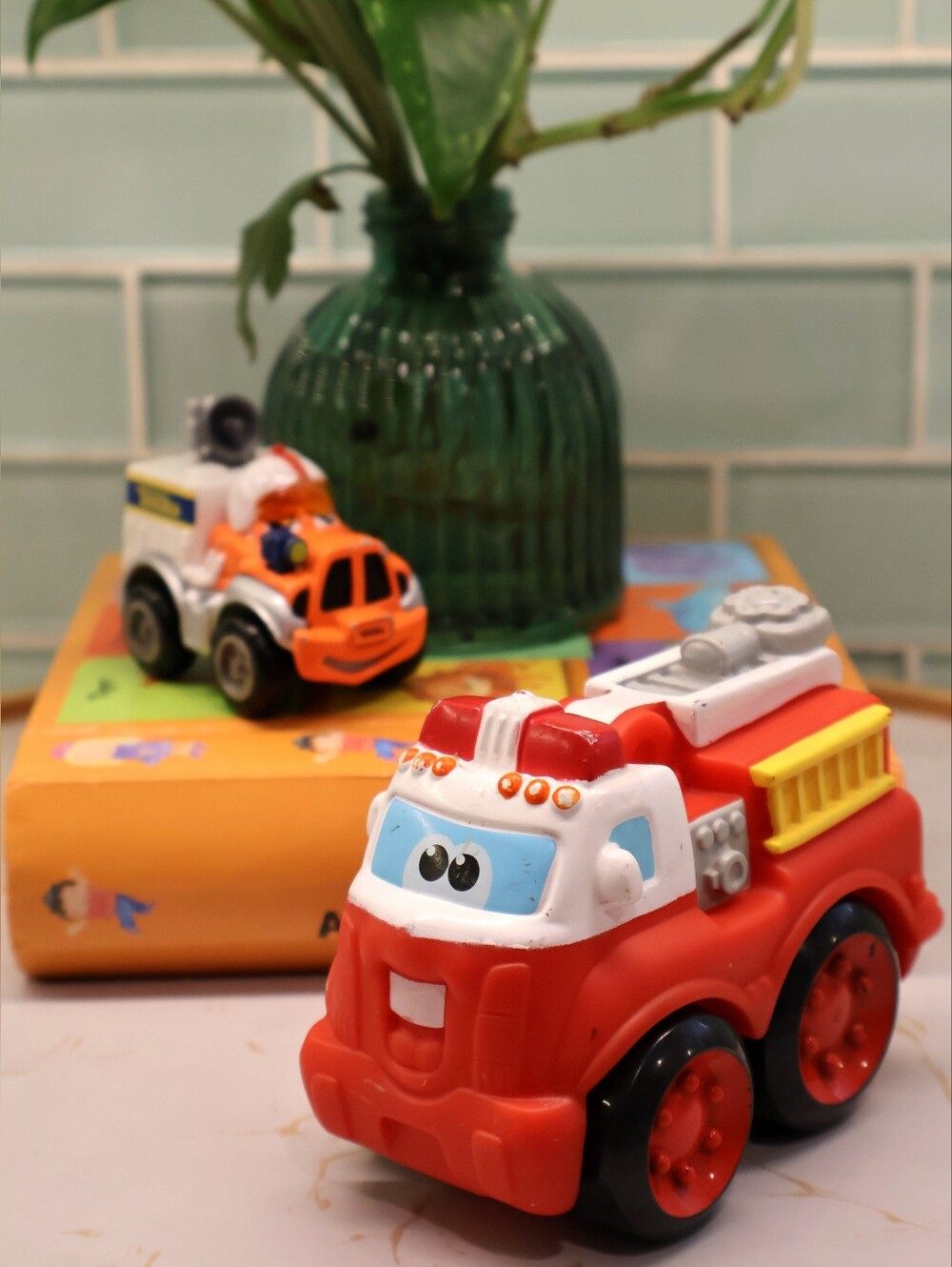 2002 &’08 Tonka Lil Chuck & Friends Boomer Firetruck & Handy Tow Truck Lot of 2